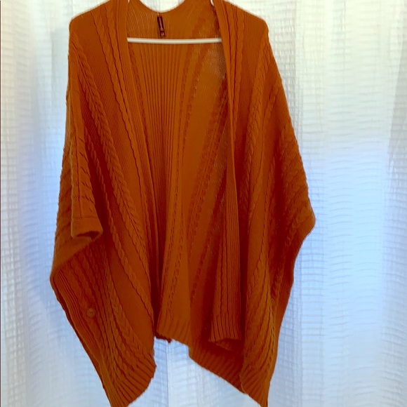 Cape - Picture 1 of 5